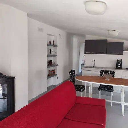 La Mansarda דירה